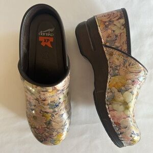 Dansko XP Black Clogs sz 38